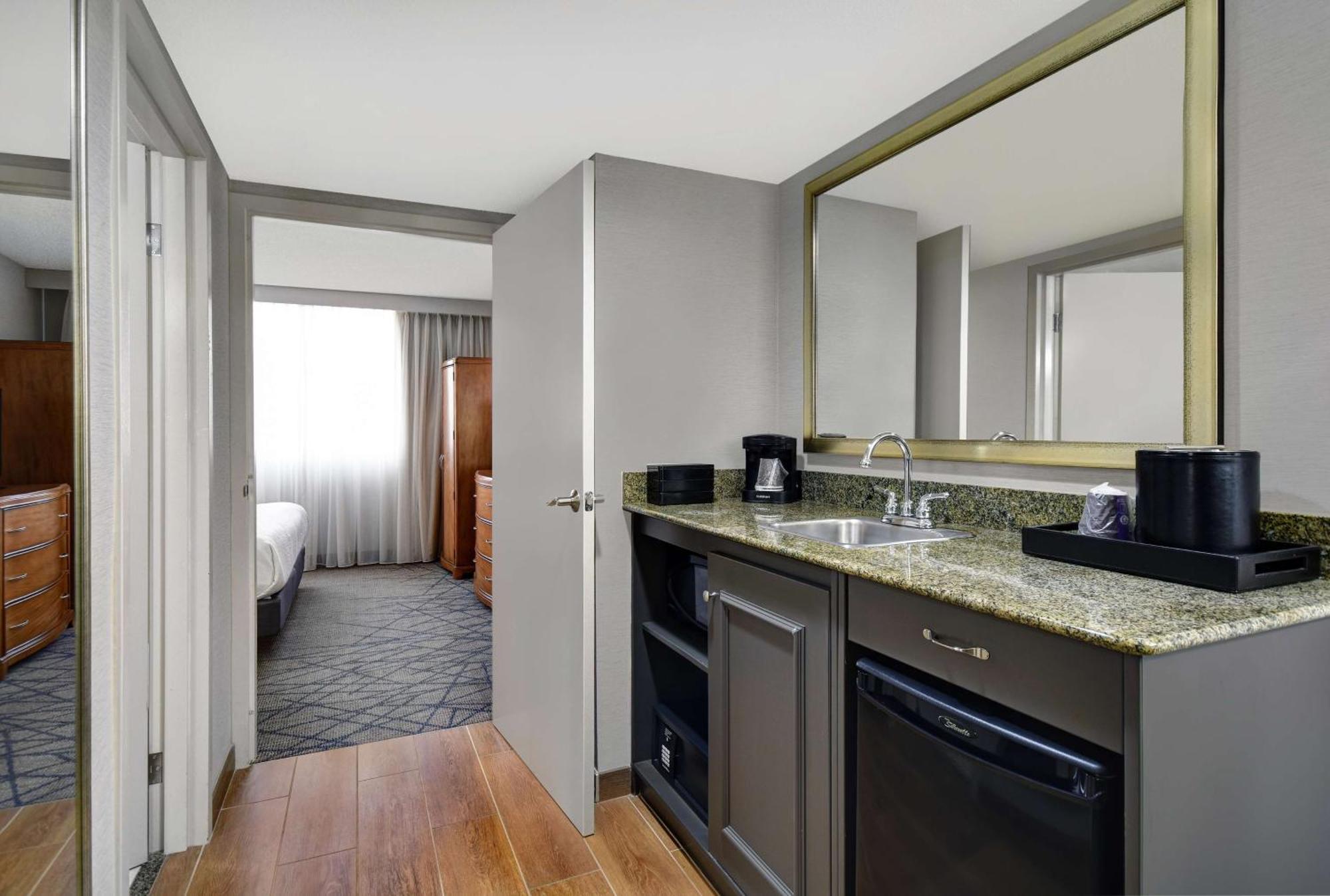 Embassy Suites By Hilton Detroit - Livonia/Novi Exteriér fotografie