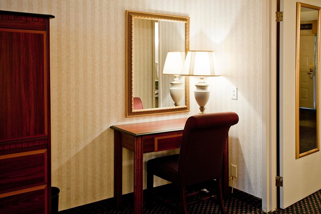 Embassy Suites By Hilton Detroit - Livonia/Novi Pokoj fotografie